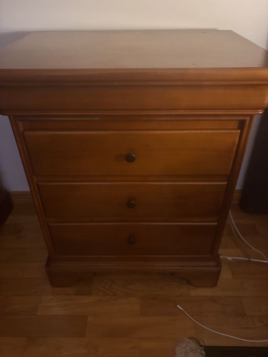 Vendo 2 mesas de cabeceira