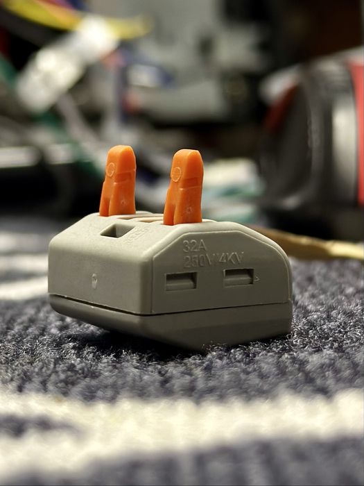 Szybkozłączki dźwigniowe elektryczne 32A/250V/4kV