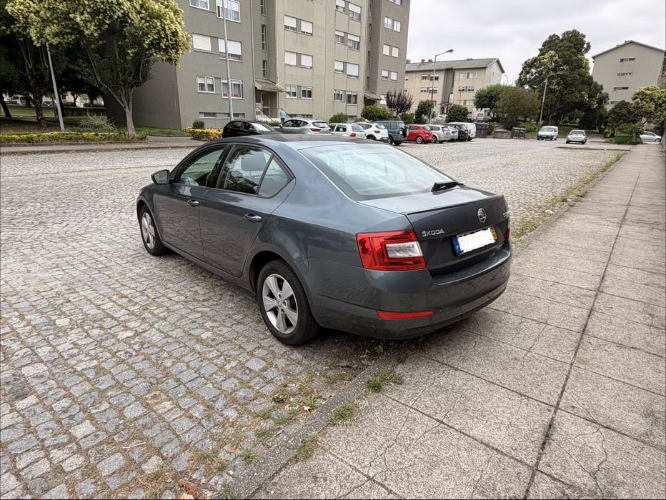 Skoda Octavia Limo 1.6Tdi  - c/ 1 dono nacional