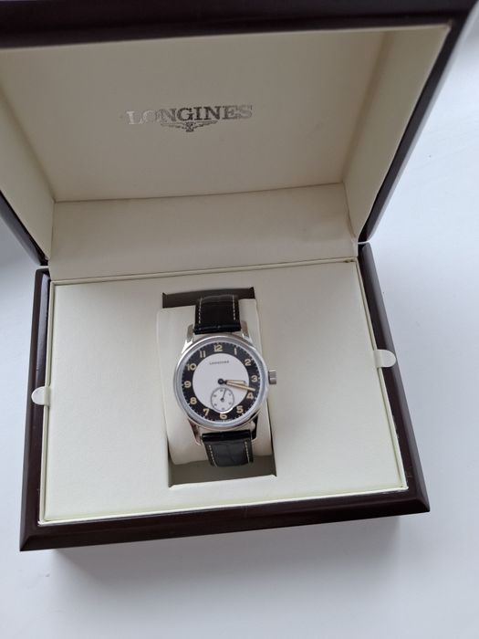 Годинник марки Longines.
