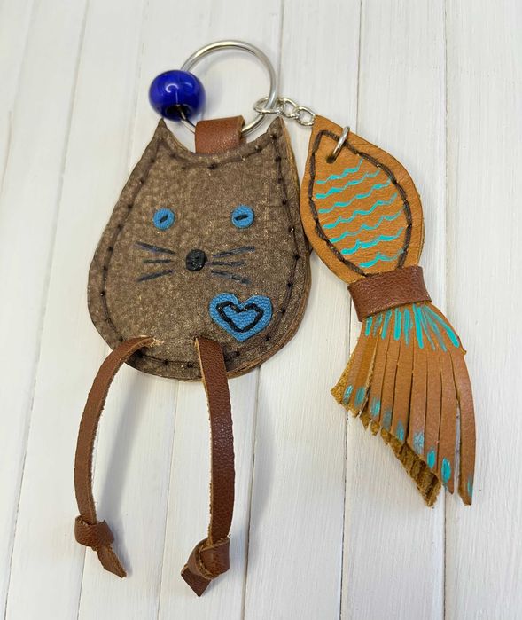 Skórzana zawieszka do torebki kot i ryba, brelok, ręcznie robiony