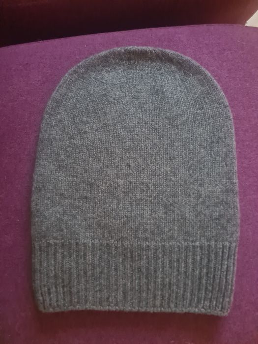 Czapka 100% wełna merino. Kolor szary  Nowa z metką