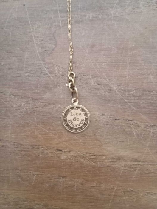 Corrente em ouro com pendente devidamente contrastada
