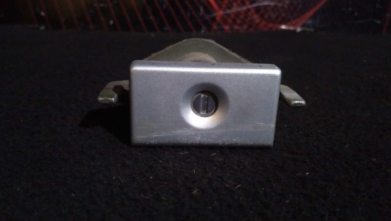 Fecho Da Mala Nissan Primera (P11)