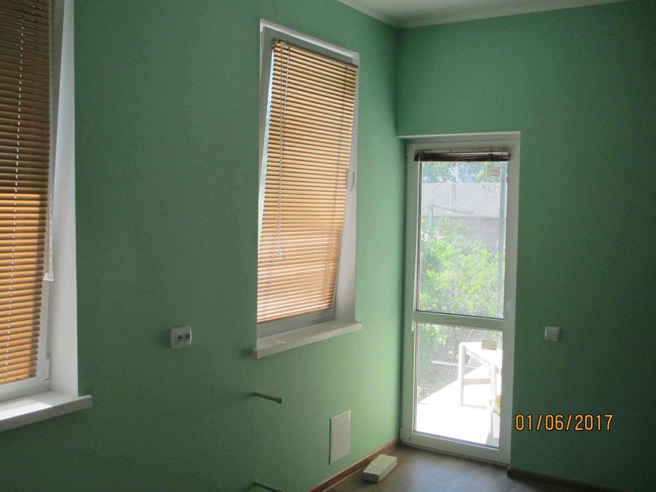 Центр офісна будівля 300 кв.м. гарний стан фасад ціна 650 у.е./кв.м.