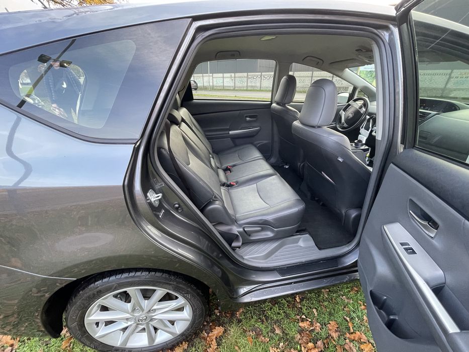 Toyota Prius +V газ  2012 .11  новая батарея