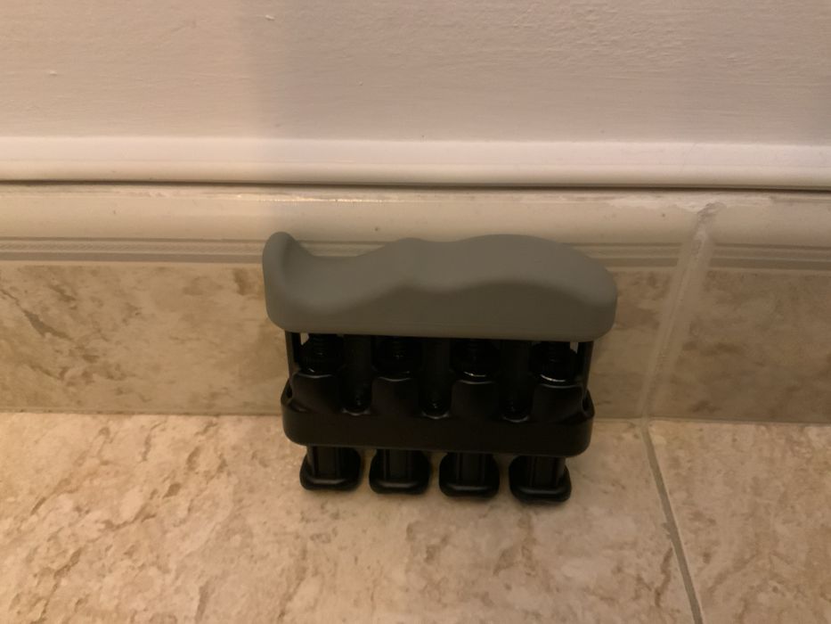 Exercitador de mão D'Addario Varigrip projetado para aumentar a força e a destreza dos dedos.