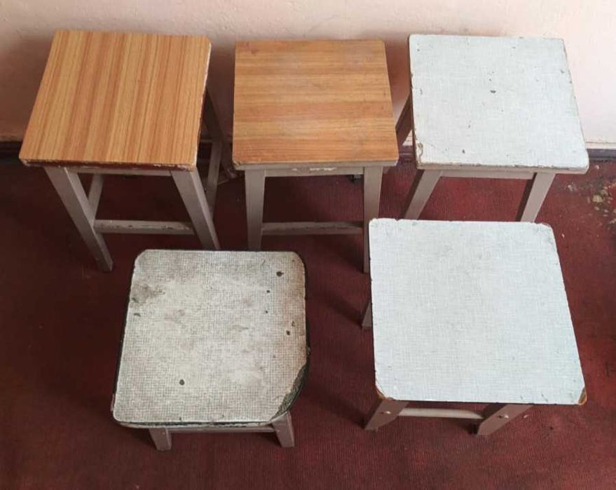 Różne stare taborety PRL