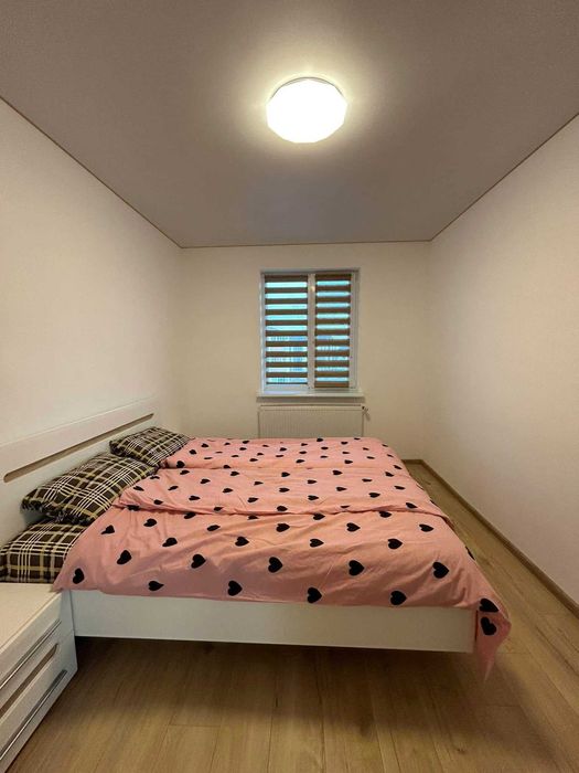 Простора двокімнатка з краєвидом на гори