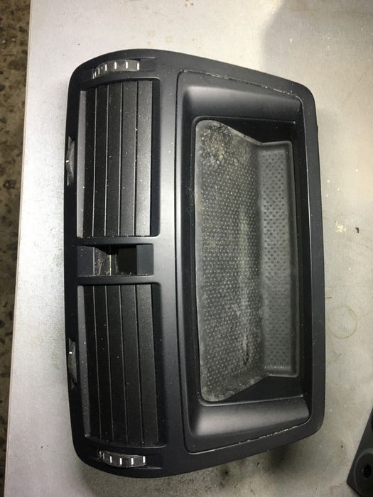 воздуховод подлокотника, в торпедо шкода Октавия, Суперб, Гольф…