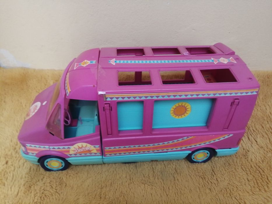 Barbie Kamper do drobnych napraw.