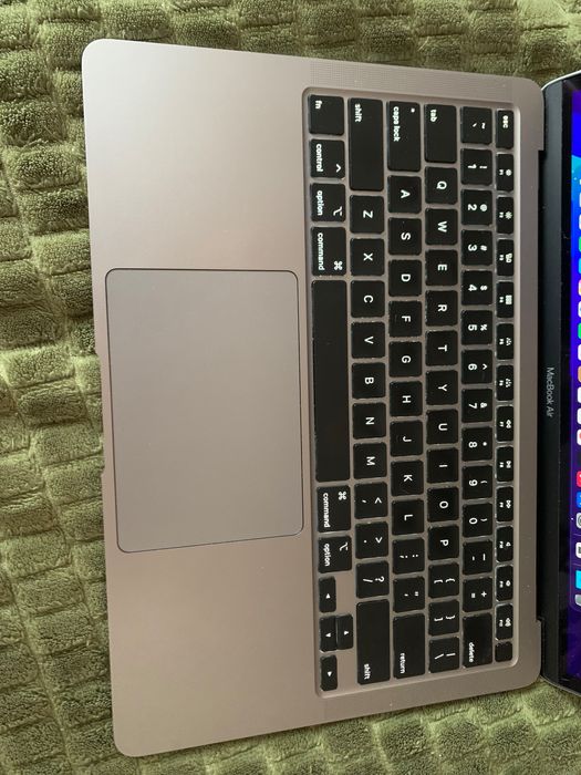 MacBook Air 13” 2020 i7 8gb 256gb SSD