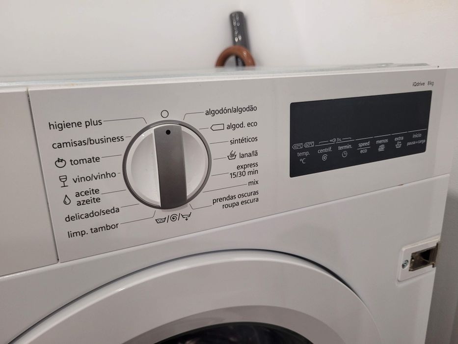 Máquina de Lavar Roupa de Encastrar Siemens 8kg (iQdrive)
