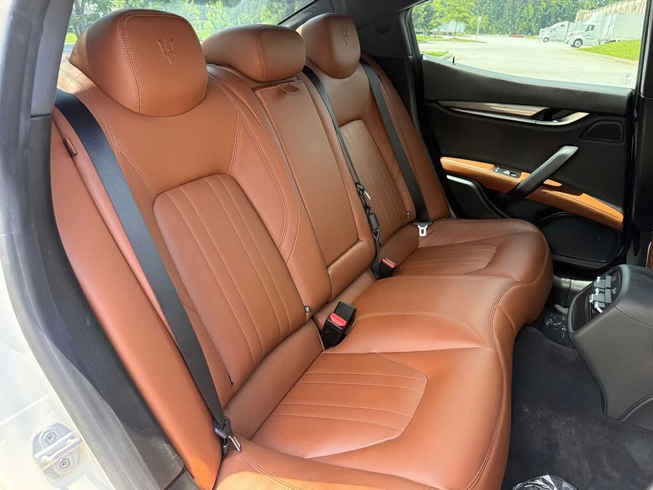 Maserati Ghibli      2019