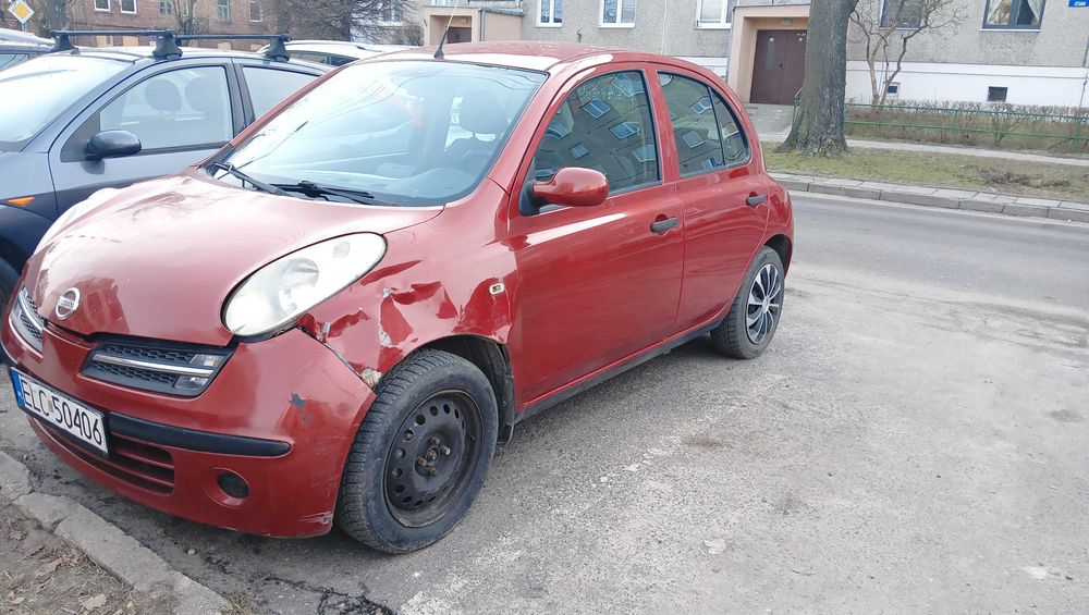 Nissan Micra ,uszkodzony błotnik