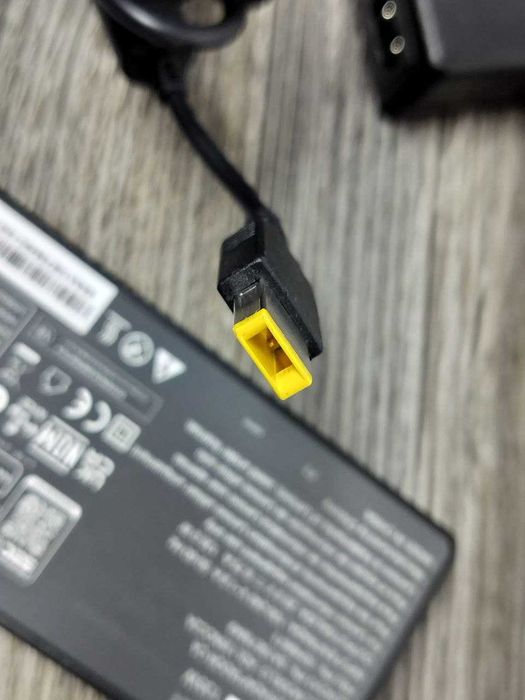 Блок живлення Lenovo Square 135W 20V 6.75A USB+pin  Оригінал