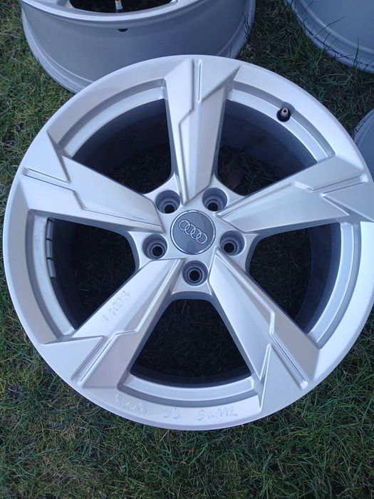 A1008. AUDI 8 x 18 ET 39 rozstaw 5x112