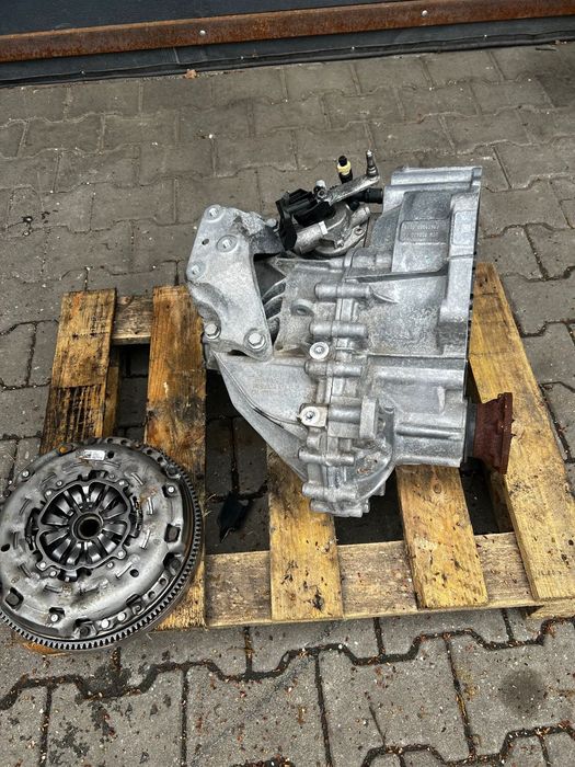 Skrzynia biegów UEW AUDI VW SKODA MANUALNA 6 BIEGÓW SPRZĘGŁO 05E141025A