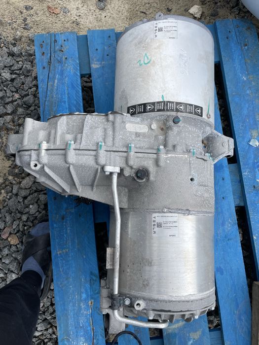 Мотор задній Sport на Tesla Model X P100D