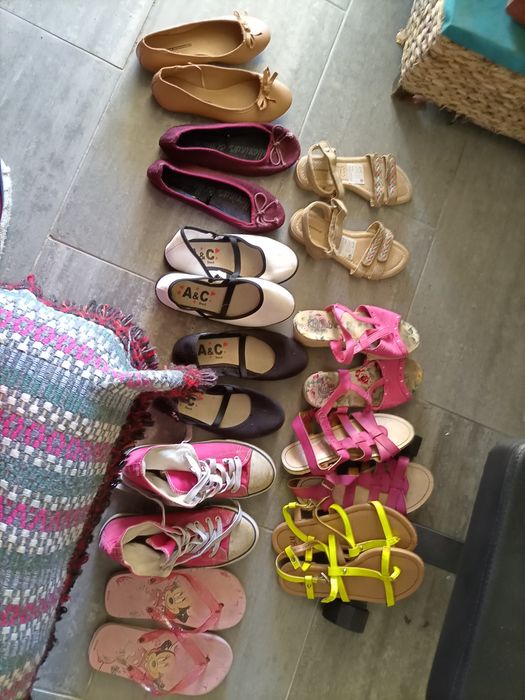 Sapatos, sapatilhas, sandálias de menina