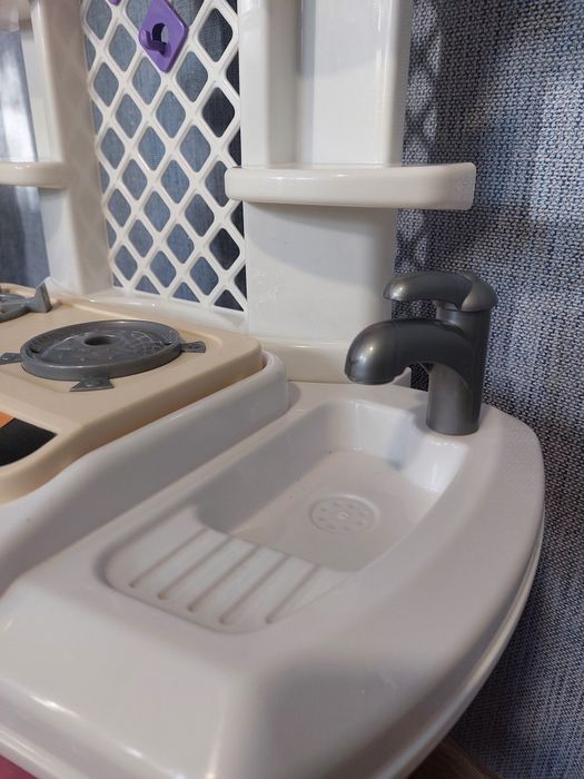 Ігрова дитяча кухня , пар ,світло, звуки.