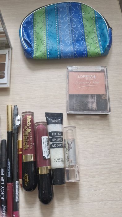 Продаю косметику одним лотом