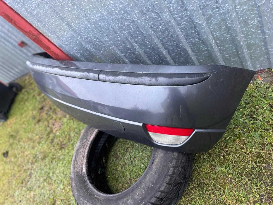 Zderzak FORD FOCUS mk1 hatchback HB tył kod lakieru : k2