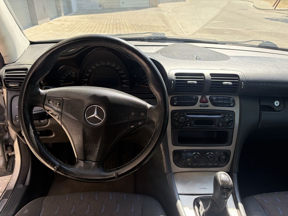 Mercedes-Benz C 220 — fotografia 9