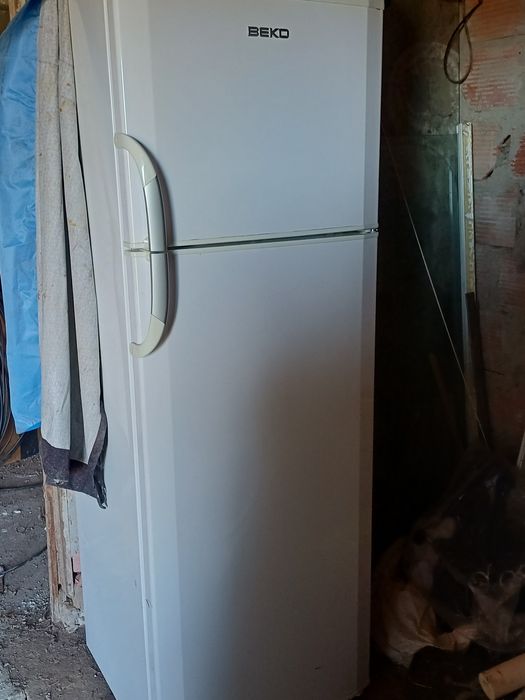 Frigorífico em bom estado e a trabalhar bem