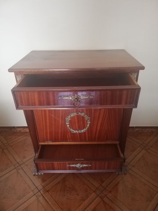 Móvel bar do estilo império