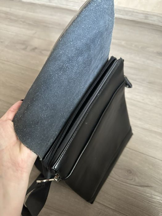 Це стильна чоловіча сумка через плече BaggyBag