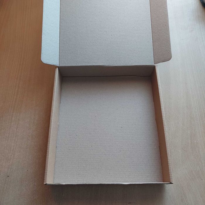 Коробки самозбірні оптом (24*25,5*4,5 см) - є 1700 штук