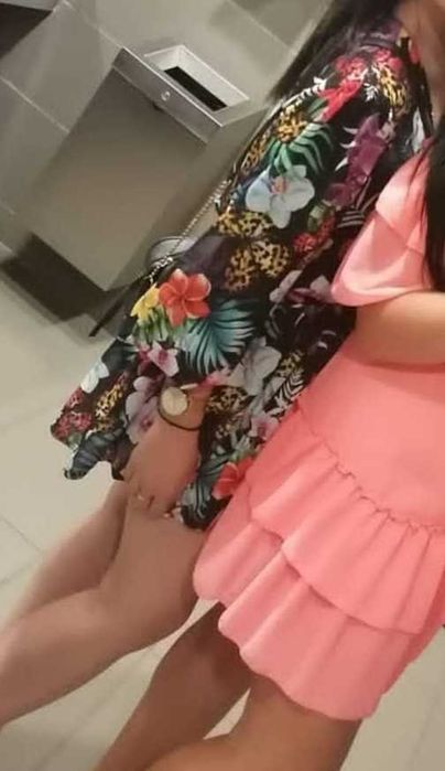 Damski kombinezon w kwiaty