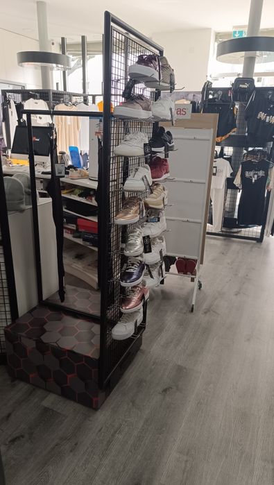 Expositores manequins,ganchos etc