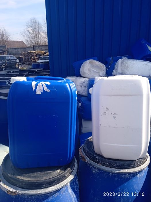 Продам Бочки 550грн 700грн и 800грн. Канистры 100грн).