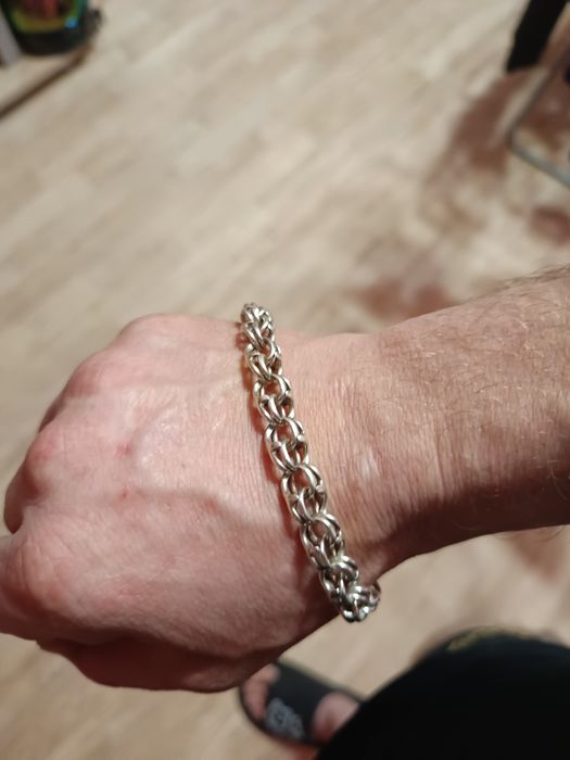 Серебряный браслет,он как новый..