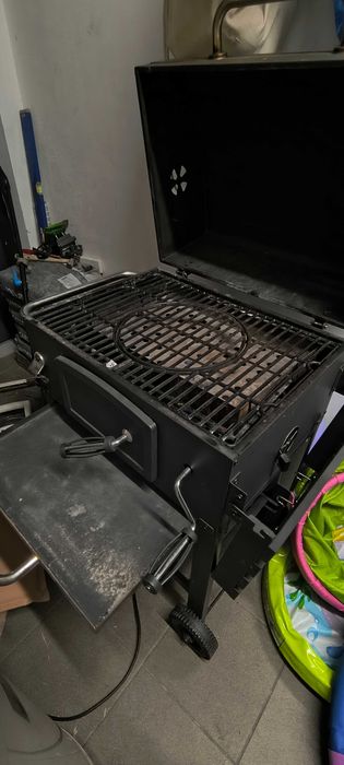 Grill na węgiel i brykiet