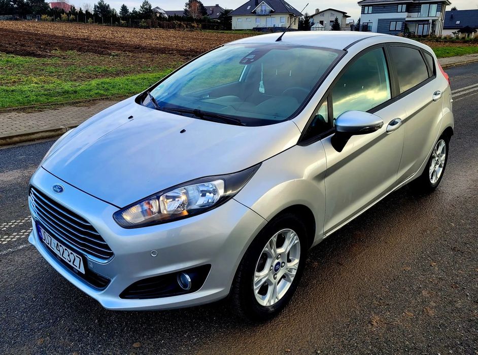 Ford Fiesta podgrzewana przednia szyba, radio Sony, prywatny właściciel