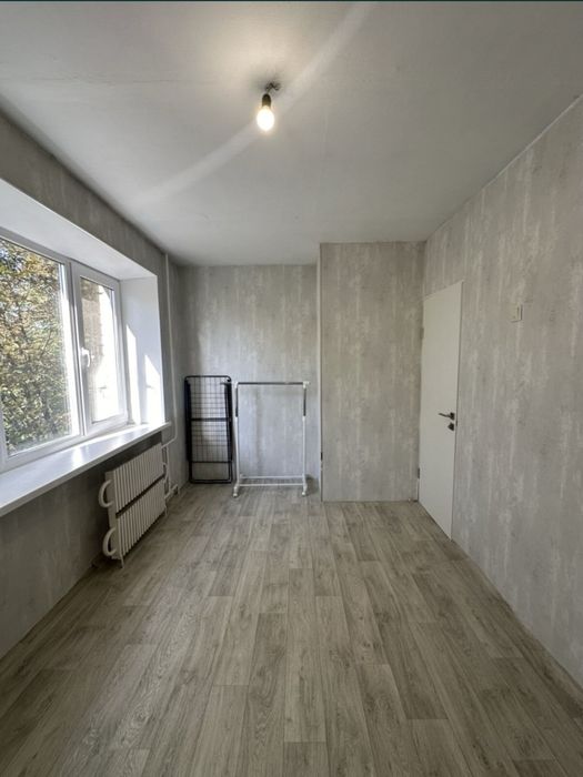 Продаж 2-к квартири Незалежної України ( район зупинки Миру )