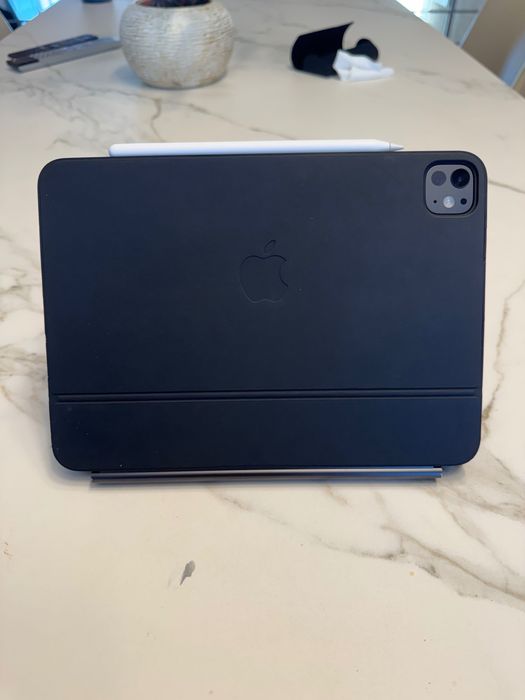 iPad Pro M4 11" (2024) | 256GB | Wi-Fi + eSIM | Magic Keyboard + Apple Pencil Pro