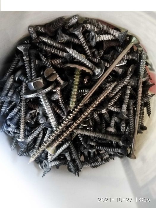 Элементы крепежа(шурупы, саморезы, болты , гайки, шайбы,хомуты)