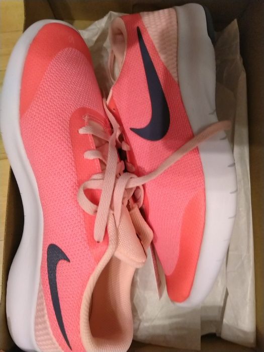 кроссовки Nike легенькі