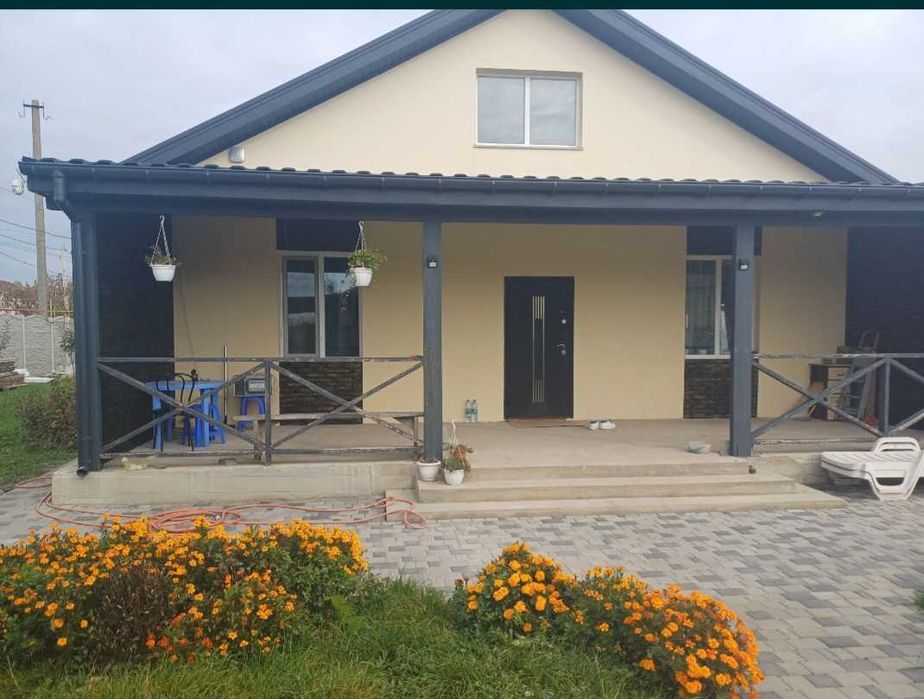 Продам добротный дом в  Великодолинском