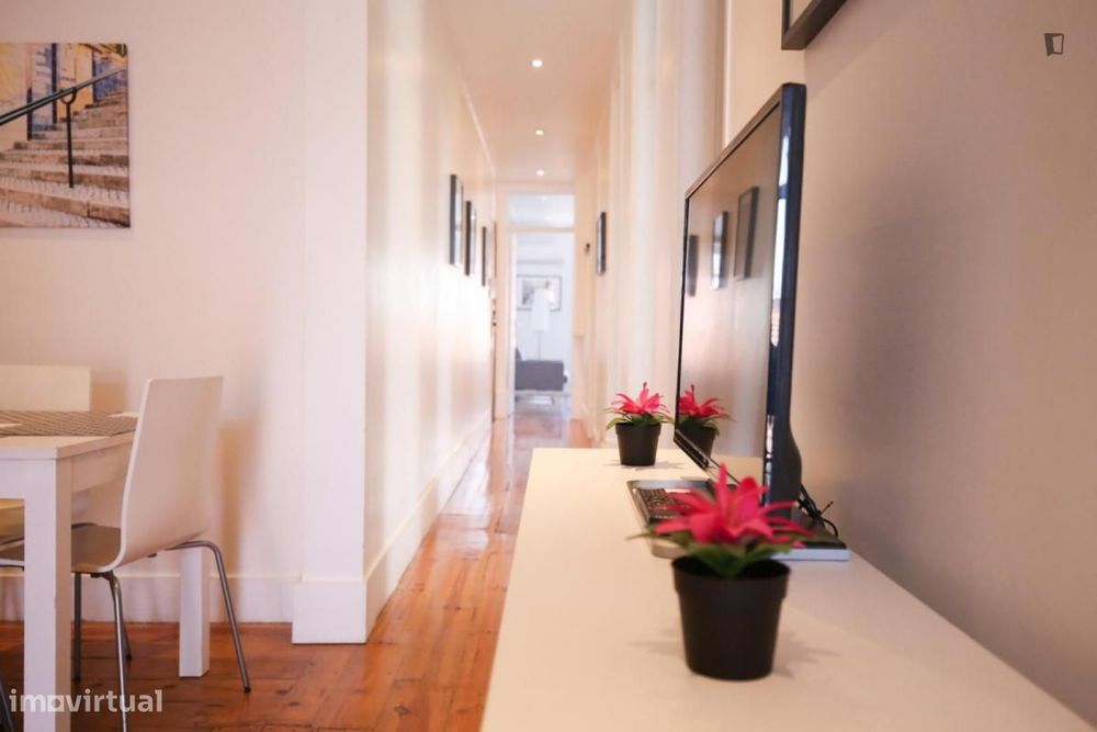 Quarto - localizado em Arroios Lisbon