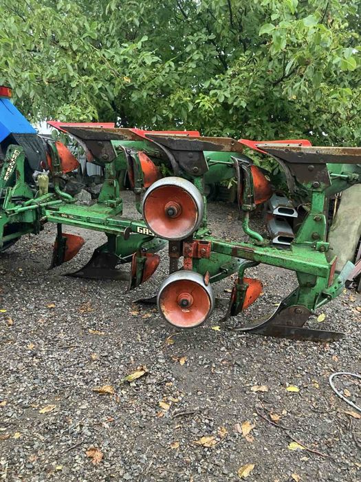 Продам плуг оборотний трьох корпусний