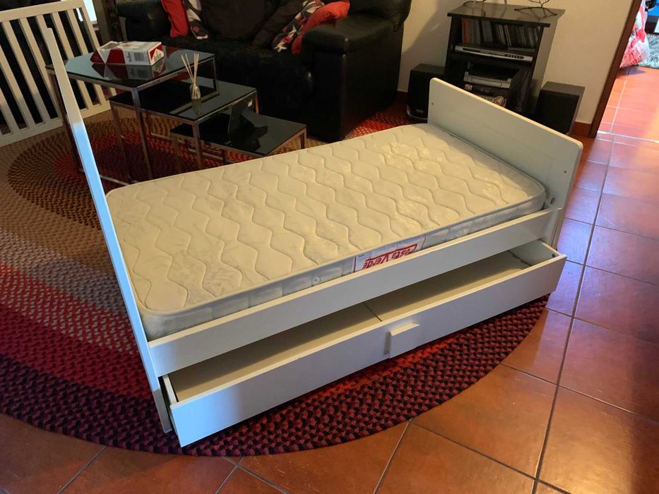 Cama de bebé ajustável 140x70