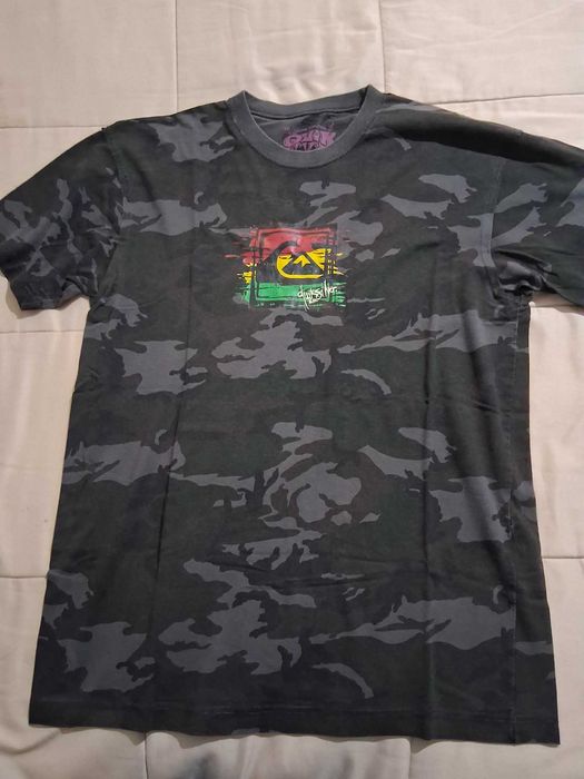 T-shirt preta camuflado Quicksilver