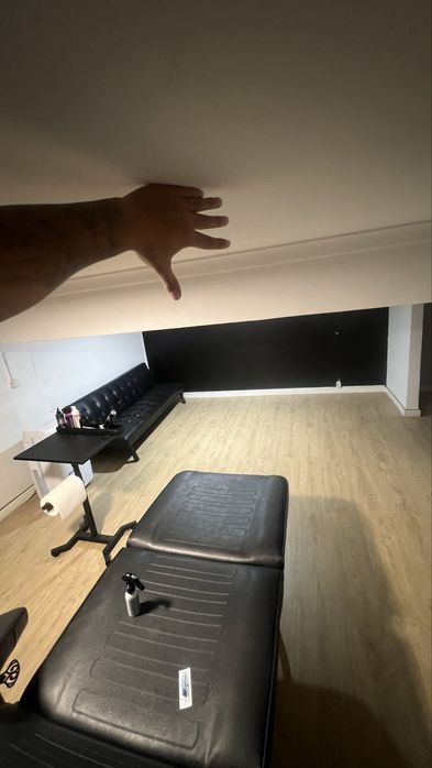 Estudio situado em barbearia segundo andar