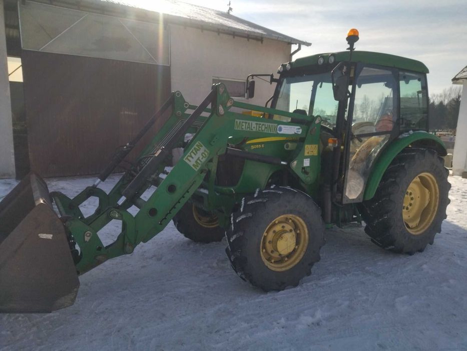 John Deere 5055e z ładowaczem czołowym