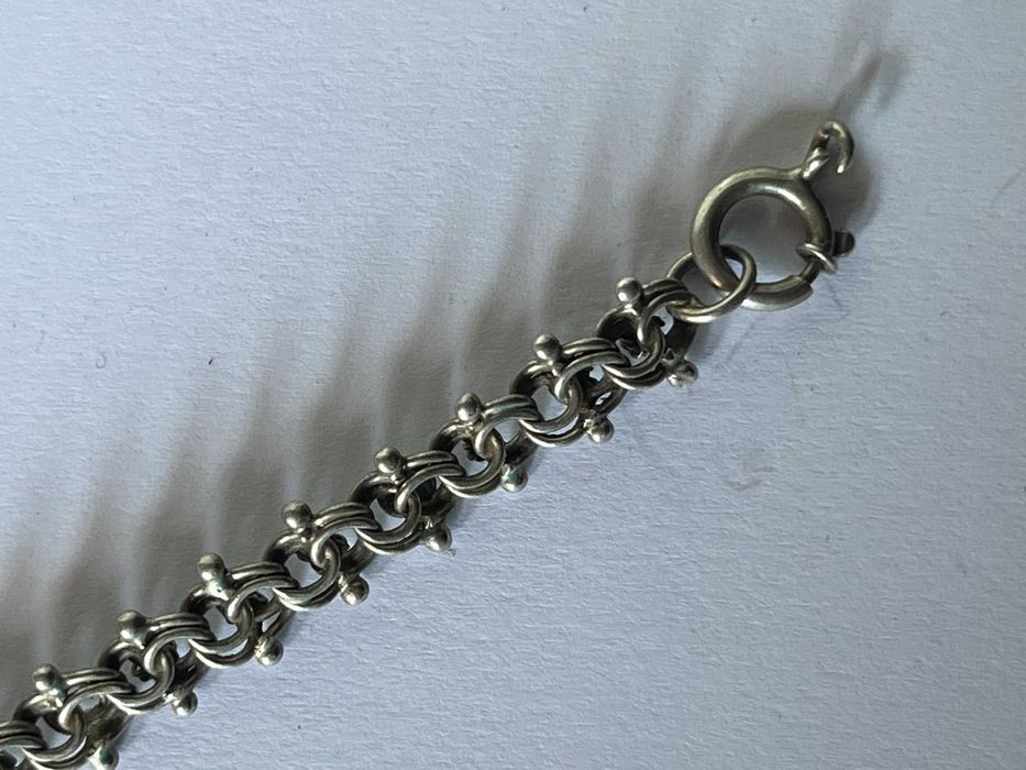 Pulseira em prata antiga trabalhada e com pedras azuis